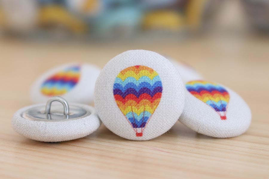 Пуговица Rainbow 001 23мм