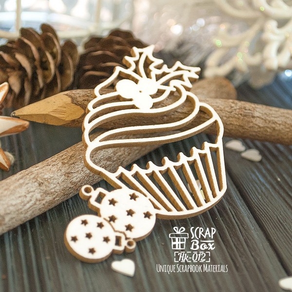 Чипборд Новогодний капкейк с остролистом и елочными игрушками Hk-012